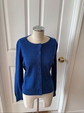 Ye Mak blue sweater size L